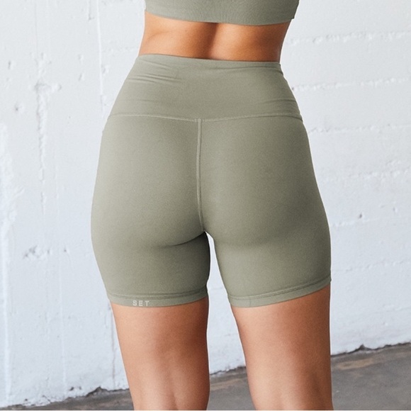 SET ACTIVE Luxform Bike Shorts in Sage Size S - Picture 2 of 7